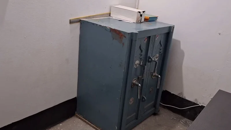 গাজীপুরে ডিবি পরিচয়ে ৯৮ লাখ ১৮ হাজার টাকা লুট